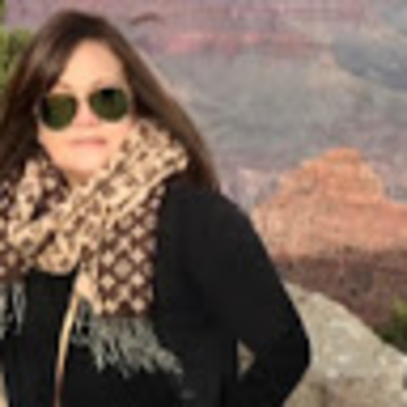 Meet your Posher, Sonia - Picture 2 of 2